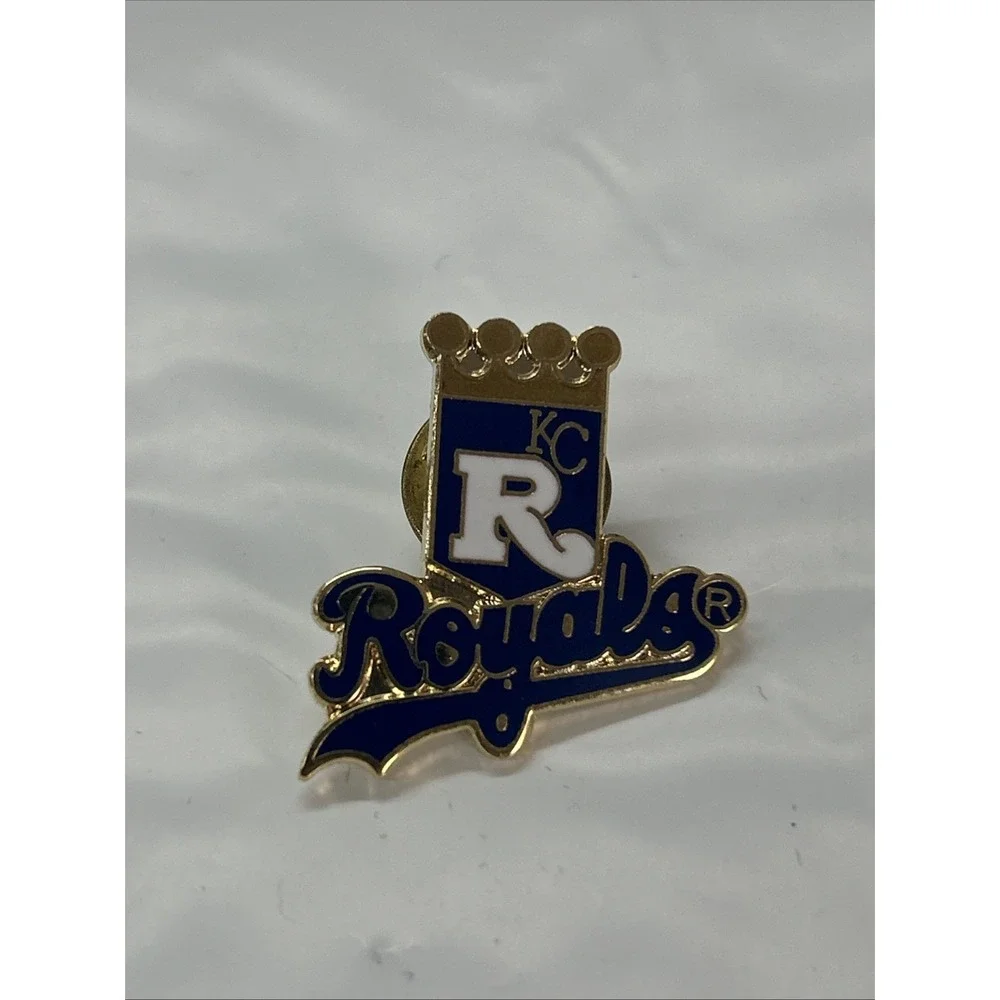 Kansas City Royals Pin Hat‎ Lapel Sports Souvenir Logo VTG 1996 KC Royals Crown